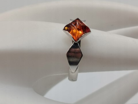 Piękny stary srebrny damski pierścionek BURSZTYN r.13/14 biżuteria VINTAGE