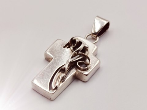 Piękny stary srebrny damski wisiorek/zawieszka KRZYŻ/KRZYŻYK biżuteria