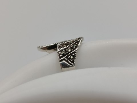 Stary piękny srebrny damski pierścionek MARKAZYTY r.13 biżuteria VINTAGE