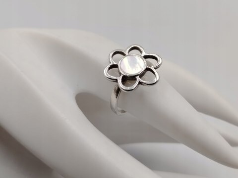 Stary srebrny damski pierścionek ażurowy MASA PERŁOWA KWIAT r. 13 biżuteria