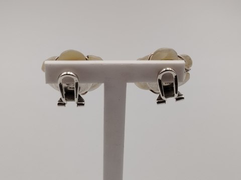 Srebrne kolczyki, klipsy damskie KWIAT - ILARIA - Masa Perłowa srebro 925