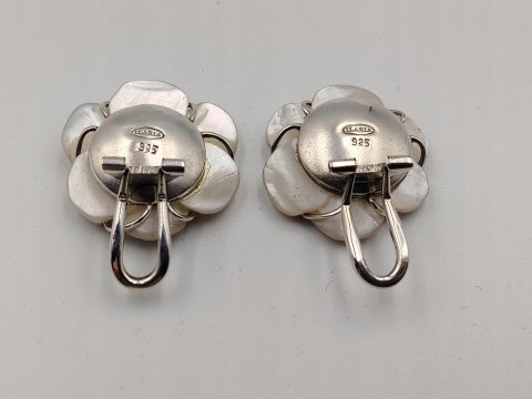 Srebrne kolczyki, klipsy damskie KWIAT - ILARIA - Masa Perłowa srebro 925