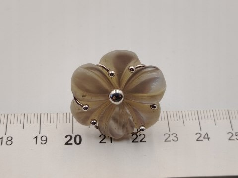 Srebrne kolczyki, klipsy damskie KWIAT - ILARIA - Masa Perłowa srebro 925