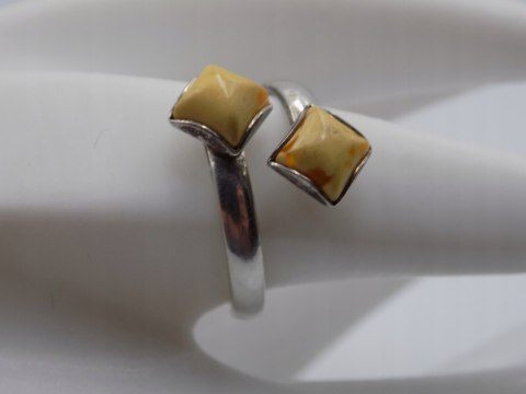 Piękny stary srebrny damski pierścionek BURSZTYN roz.18 biżuteria VINTAGE