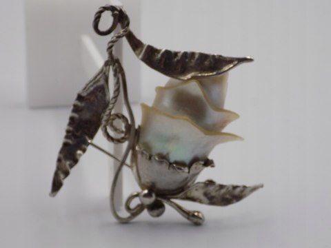 Piękna, stara, damska, duża, srebrna broszka RÓŻA-MASA PERŁOWA - srebro 925