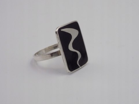 Piękny, damski, srebrny pierścionek CZARNY AKRYL srebro - roz. 19