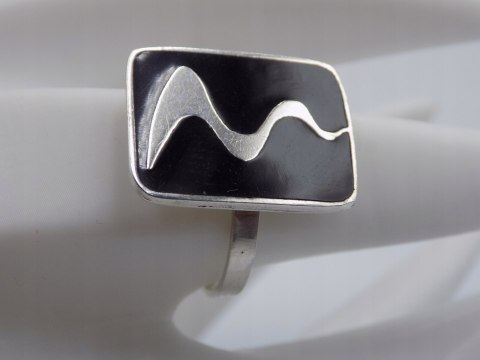 Piękny, damski, srebrny pierścionek CZARNY AKRYL srebro - roz. 19