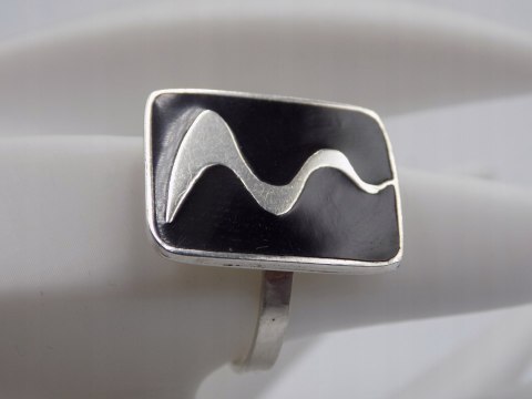 Piękny, damski, srebrny pierścionek CZARNY AKRYL srebro - roz. 19