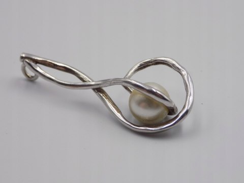 Piękny, damski srebrny wisiorek / zawieszka - PERŁA - srebro