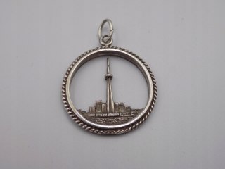 Piękny, damski, srebrny wisiorek / zawieszka STERLING TORONTO SKYLINE