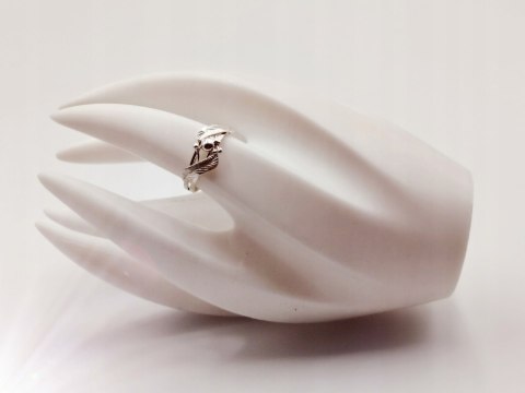 Srebrny damski pierścionek ażurowy z motywem piór-roz. 17 VINTAGE biżuteria