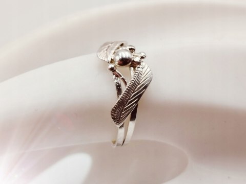 Srebrny damski pierścionek ażurowy z motywem piór-roz. 17 VINTAGE biżuteria