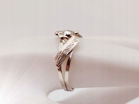 Srebrny damski pierścionek ażurowy z motywem piór-roz. 17 VINTAGE biżuteria