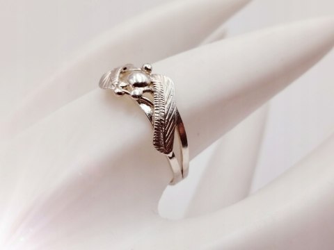 Srebrny damski pierścionek ażurowy z motywem piór-roz. 17 VINTAGE biżuteria