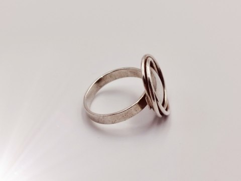 Piękny autorski stary damski srebrny pierścionek r.12 KOŁO DRUCIKI VINTAGE